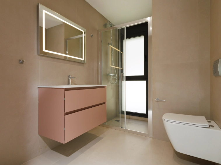 lux-and-easy-rentals-agia-paraskevi-modern-decorated-bathroom-fully-equipped