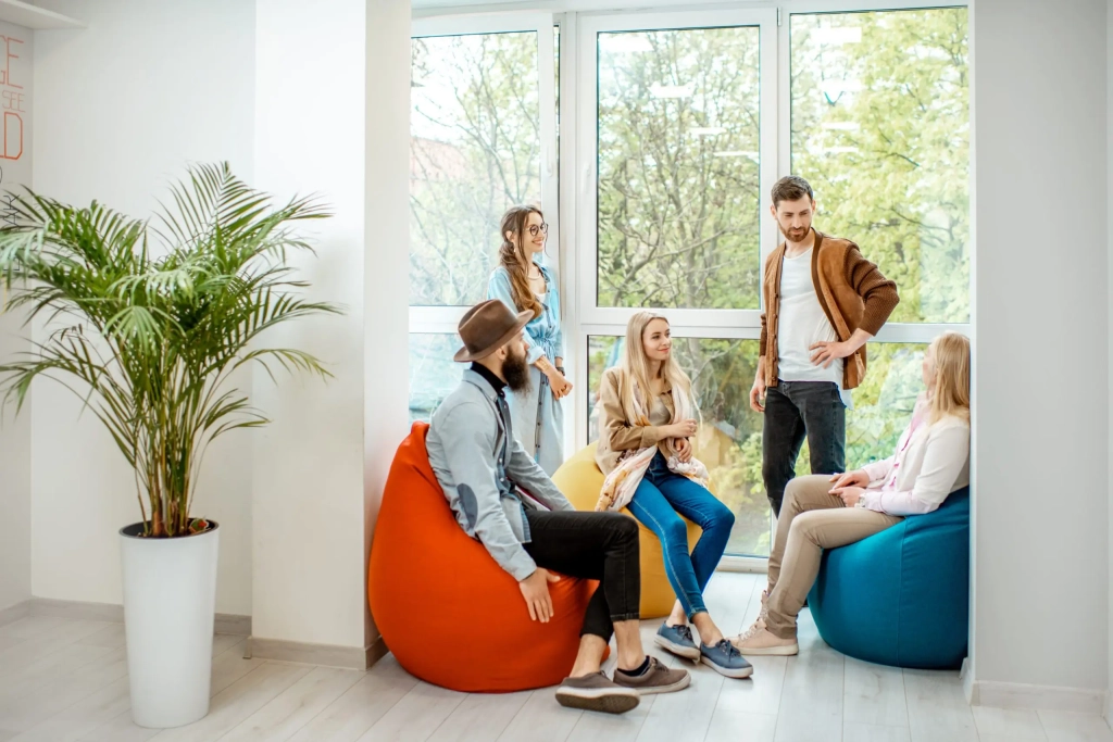 lux-and-easy-rentals-erasmus-students-sitting-fully-equipped-modern-living-room